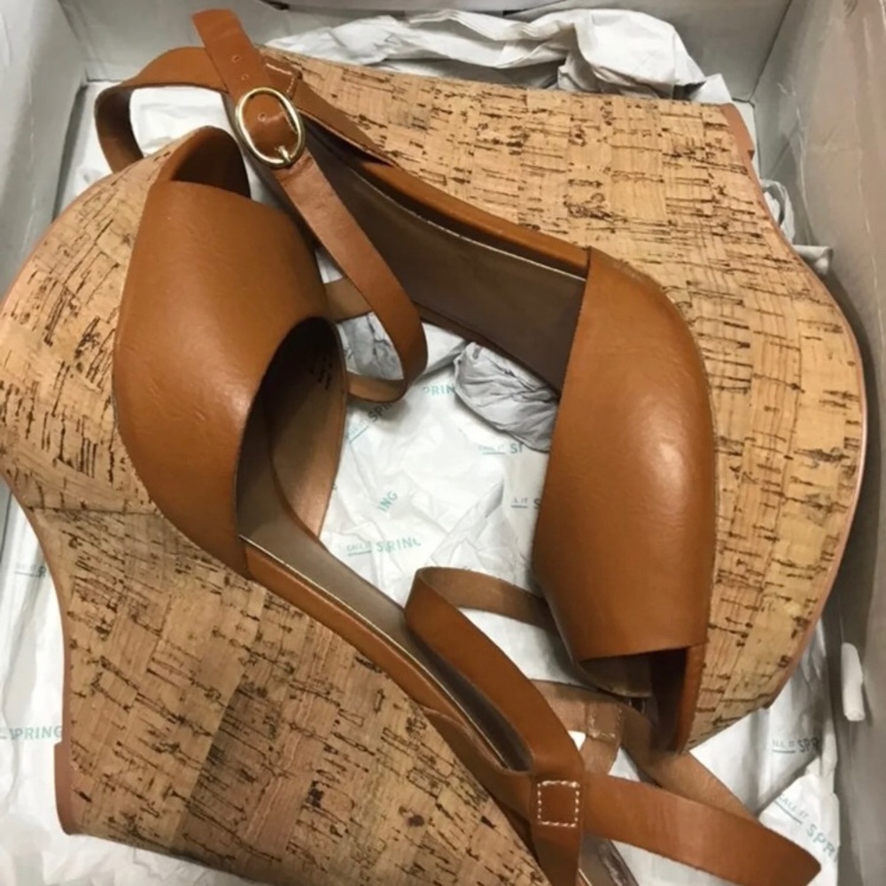 Brown Wedge
